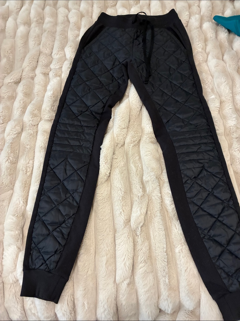 ALO Yoga Black Quilted Jogger Pants